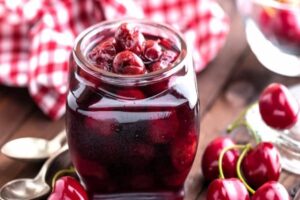 مربا تک نفره شانا؛ انتخابی خاص برای هر سلیقه 4 طعم لذیذ و ملس مربا آلبالو شانا